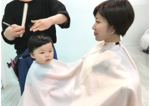 キッズカット(こどものヘアカット)の親子クロスです。