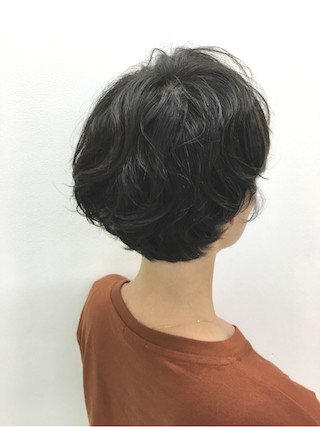 tomoneのこだわりの後頭部のフォルムは綺麗なヘアスタイル写真