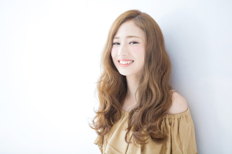 ヘアスタイル　ロングのパーマヘア