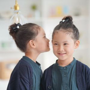カットが終わった後の子ども