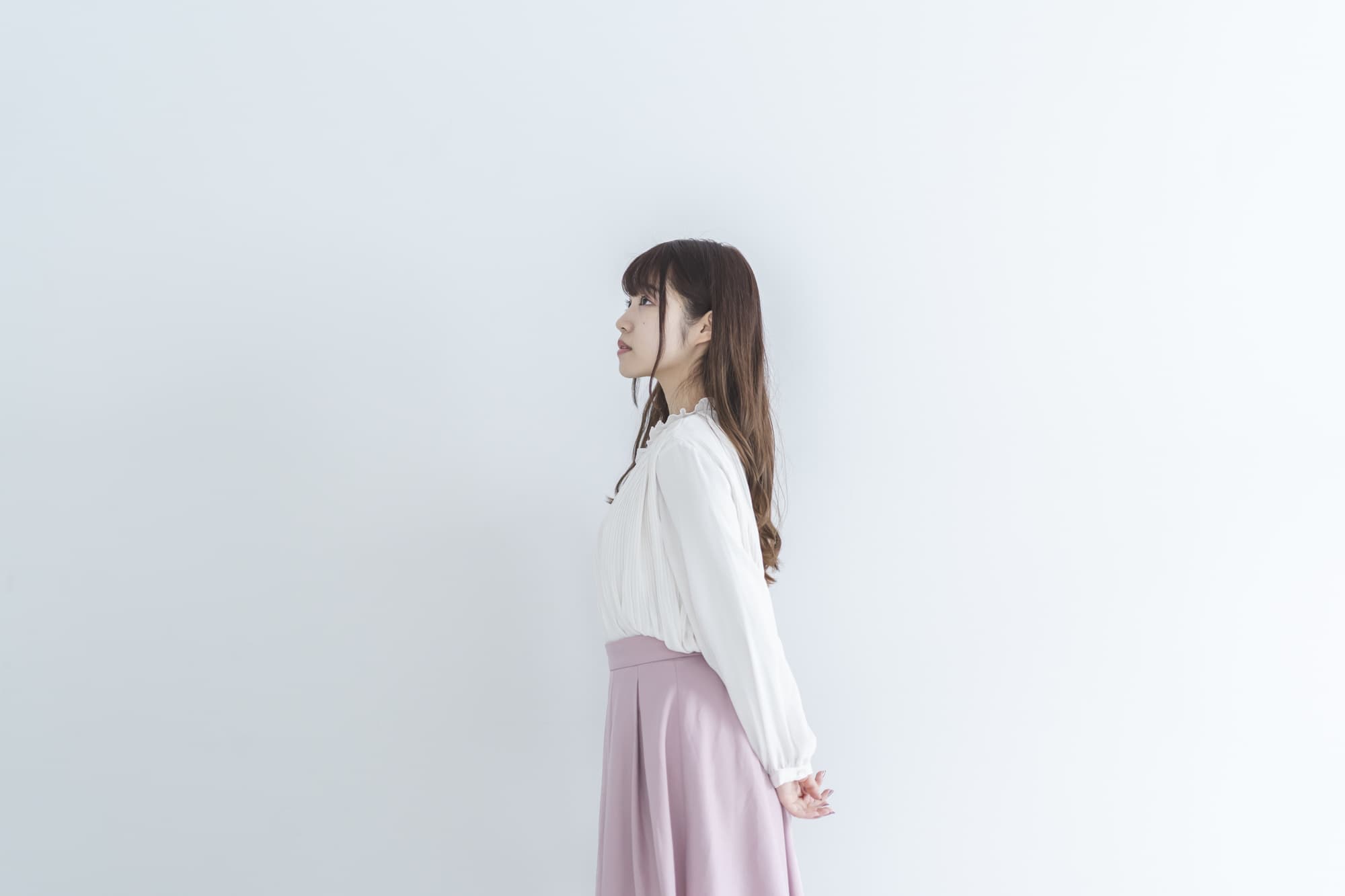 ロングヘアの女性の横向き写真＠代々木八幡・美容室スプラッシュ