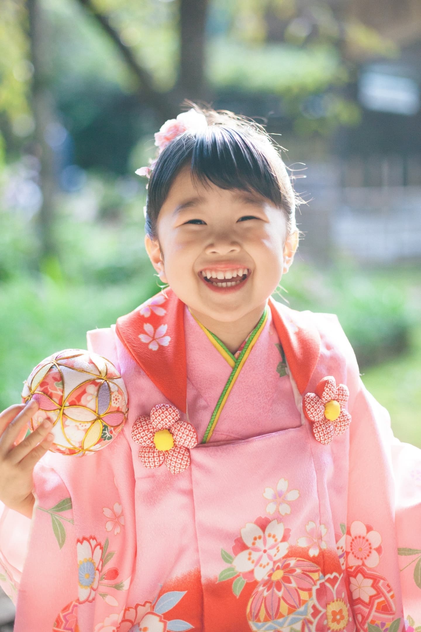 七五三の着付け。お子様の成長のお祝い、長寿の願いを込めて。＠代々木八幡宮での出張撮影・美容室スプラッシュ