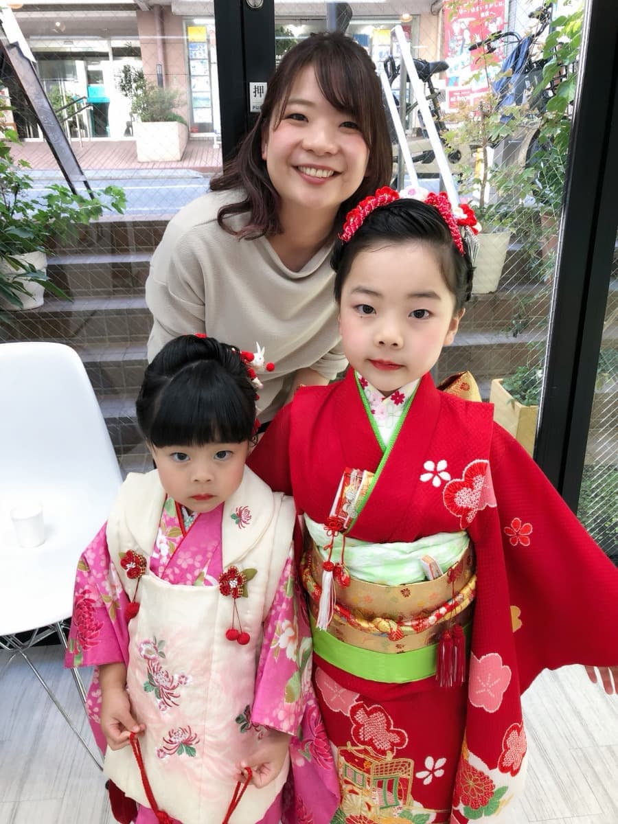 3歳と7歳の七五三の姉妹と関根志穂
